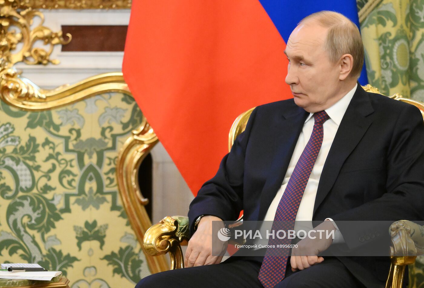 Встреча президента РФ Владимира Путина и президента Киргизии Садыра Жапарова