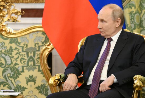 Встреча президента РФ Владимира Путина и президента Киргизии Садыра Жапарова