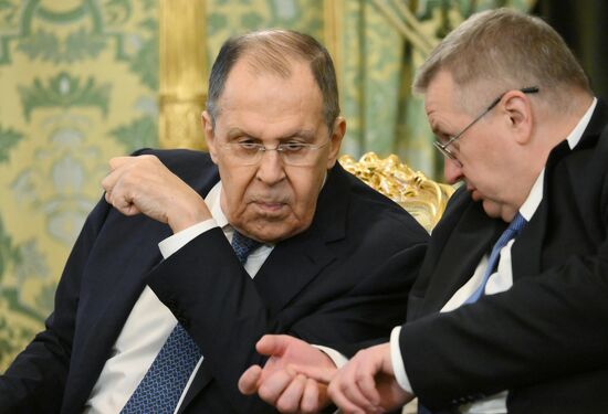 Встреча президента РФ Владимира Путина и президента Киргизии Садыра Жапарова