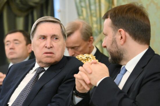 Встреча президента РФ Владимира Путина и президента Киргизии Садыра Жапарова