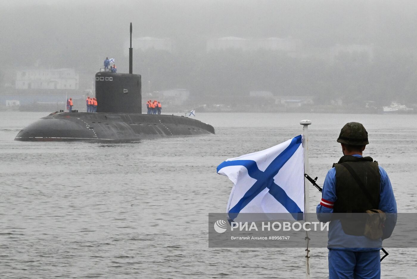 Встреча подводной лодки "Уфа" во Владивостоке 