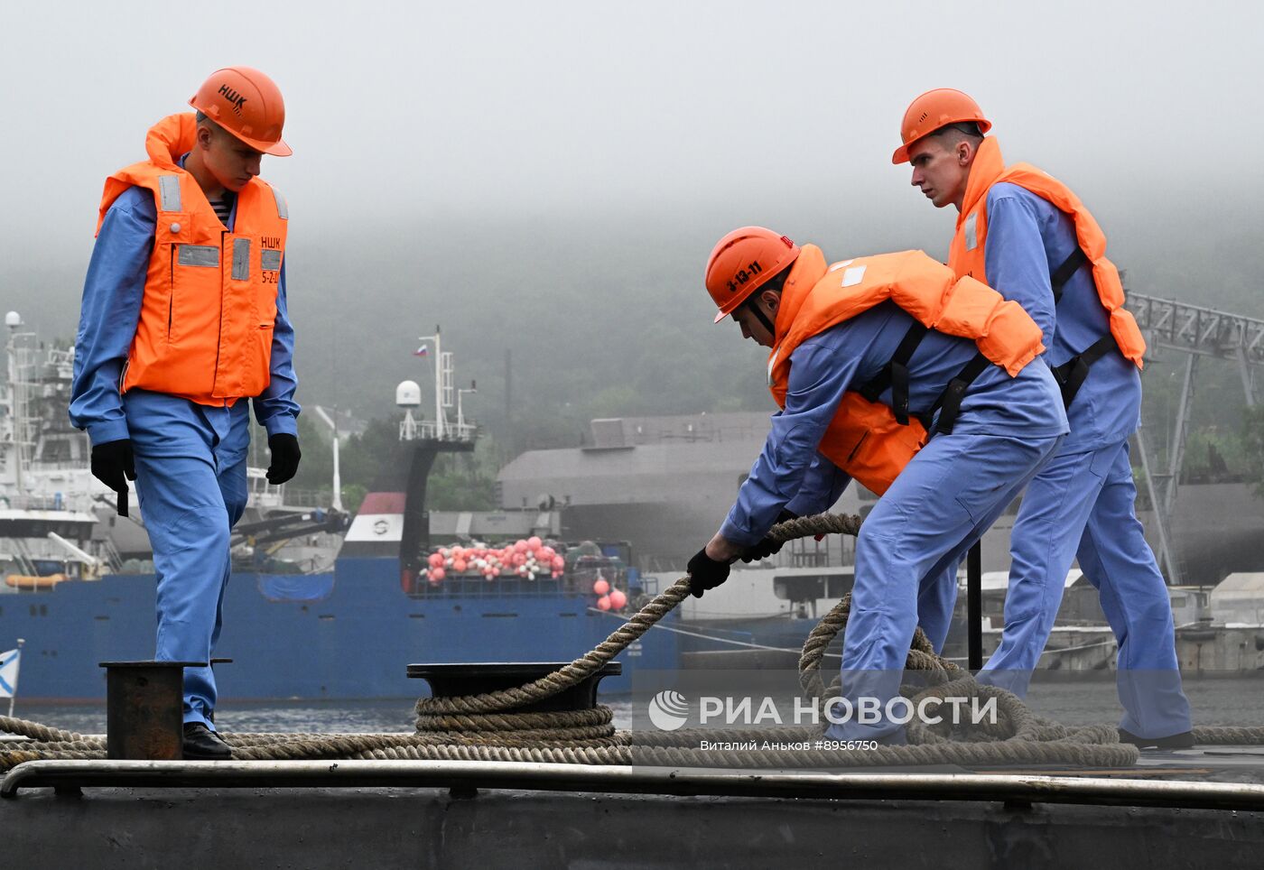 Встреча подводной лодки "Уфа" во Владивостоке