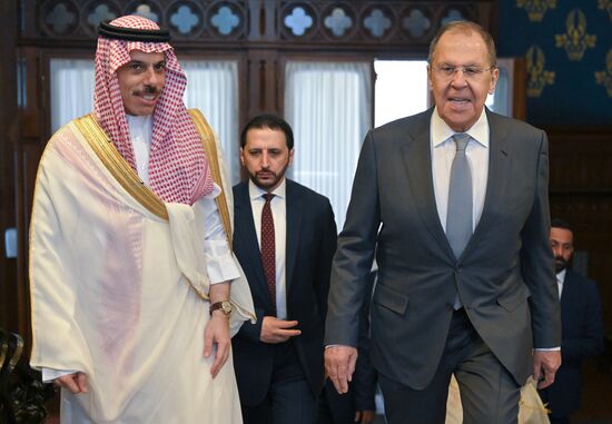 Переговоры главы МИД РФ С. Лаврова с министром иностранных дел Саудовской Аравии Ф. Бен Фарханом 