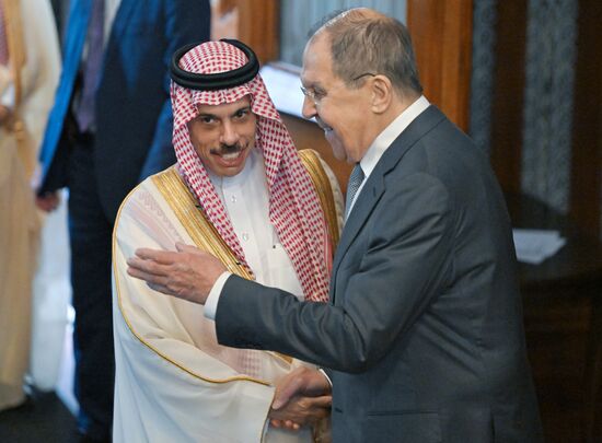 Переговоры главы МИД РФ С. Лаврова с министром иностранных дел Саудовской Аравии Ф. Бен Фарханом 