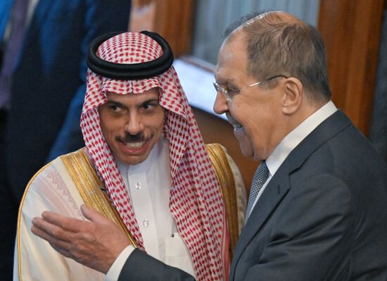 Переговоры главы МИД РФ С. Лаврова с министром иностранных дел Саудовской Аравии Ф. Бен Фарханом 