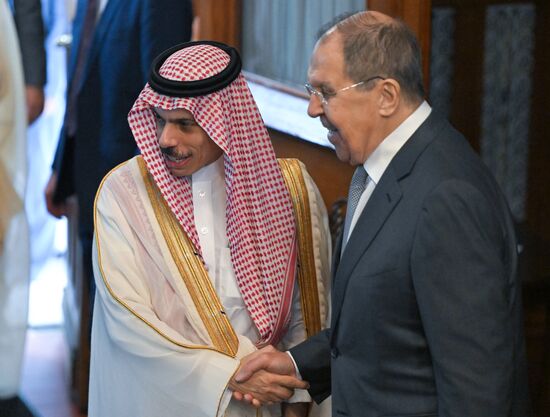 Переговоры главы МИД РФ С. Лаврова с министром иностранных дел Саудовской Аравии Ф. Бен Фарханом 