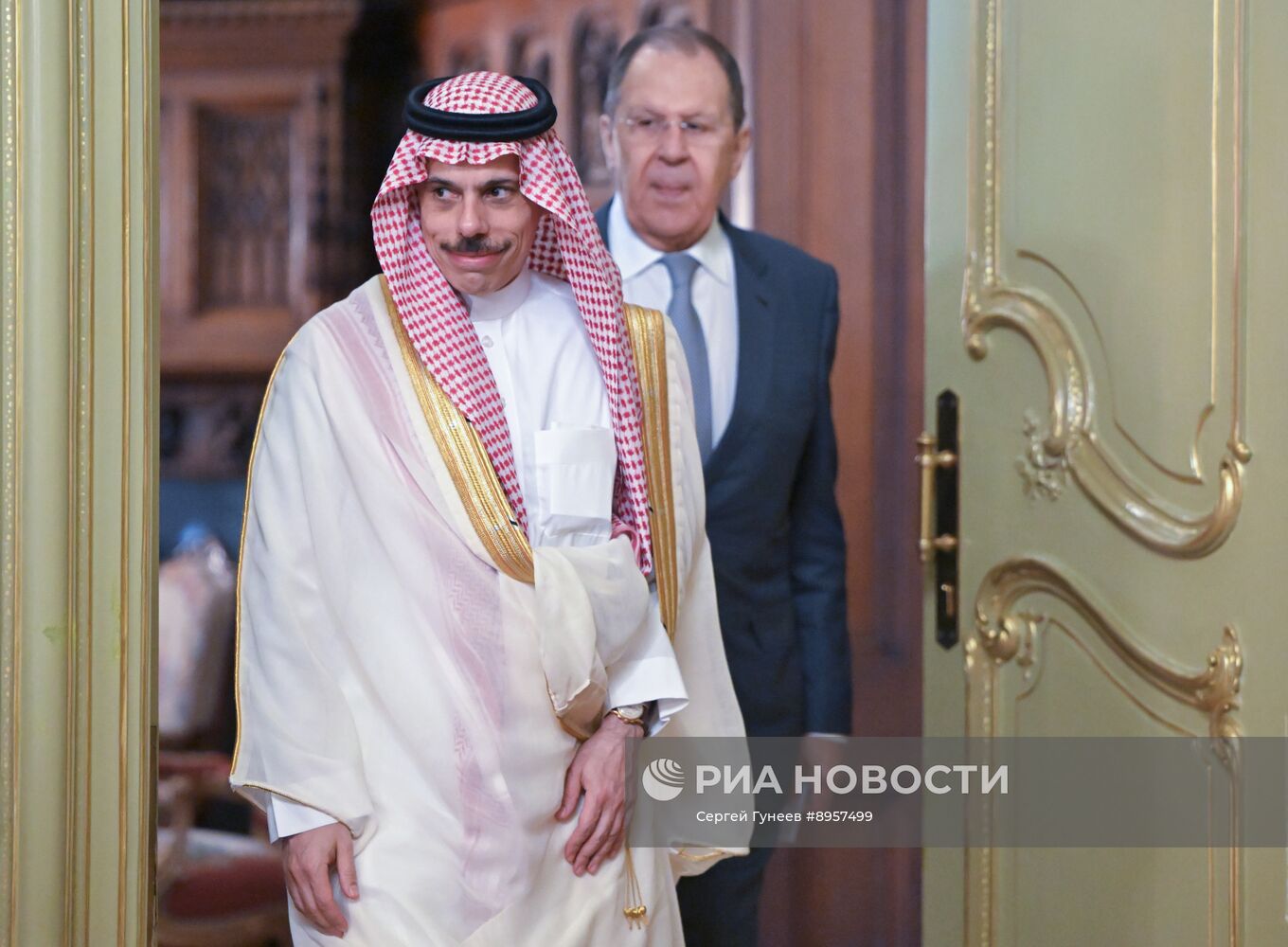 Переговоры главы МИД РФ С. Лаврова с министром иностранных дел Саудовской Аравии Ф. Бен Фарханом