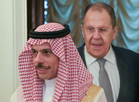 Переговоры главы МИД РФ С. Лаврова с министром иностранных дел Саудовской Аравии Ф. Бен Фарханом 