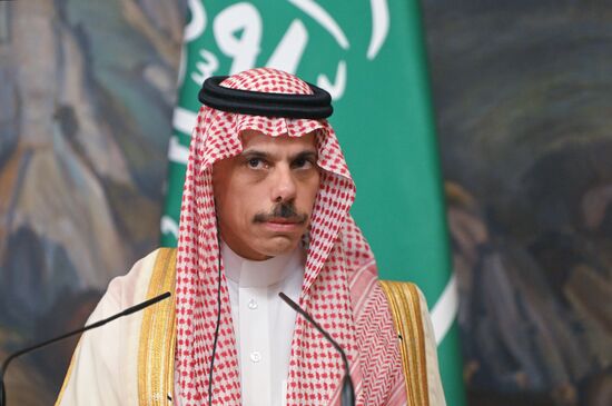 Переговоры главы МИД РФ С. Лаврова с министром иностранных дел Саудовской Аравии Ф. Бен Фарханом 