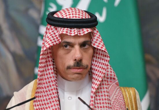 Переговоры главы МИД РФ С. Лаврова с министром иностранных дел Саудовской Аравии Ф. Бен Фарханом 