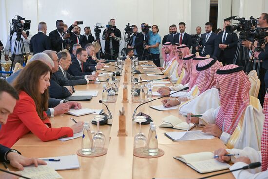Переговоры главы МИД РФ С. Лаврова с министром иностранных дел Саудовской Аравии Ф. Бен Фарханом 