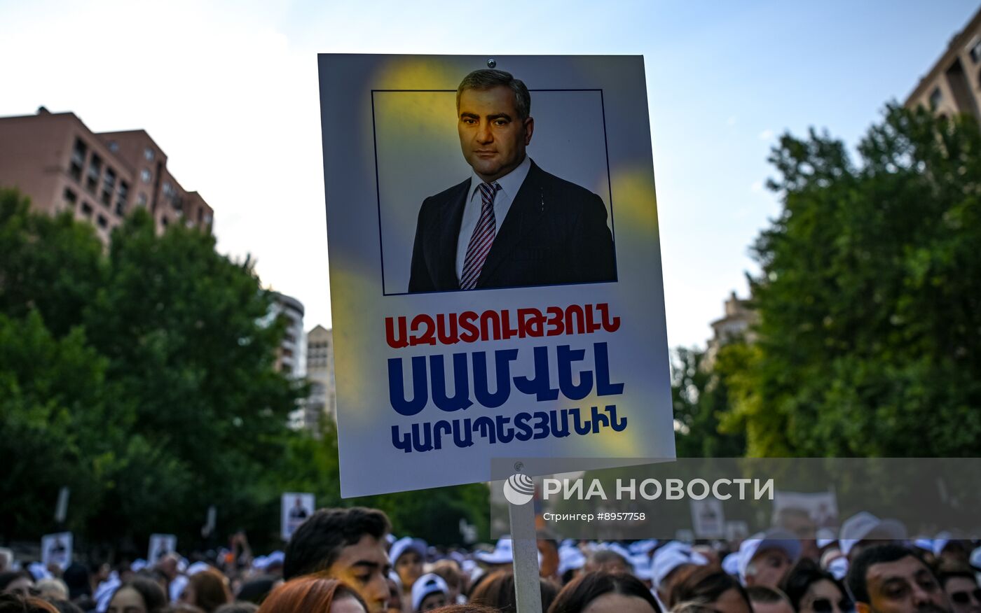 Акция в Ереване в поддержку арестованного предпринимателя С. Карапетяна