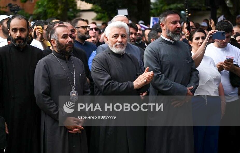 Акция в Ереване в поддержку арестованного предпринимателя С. Карапетяна