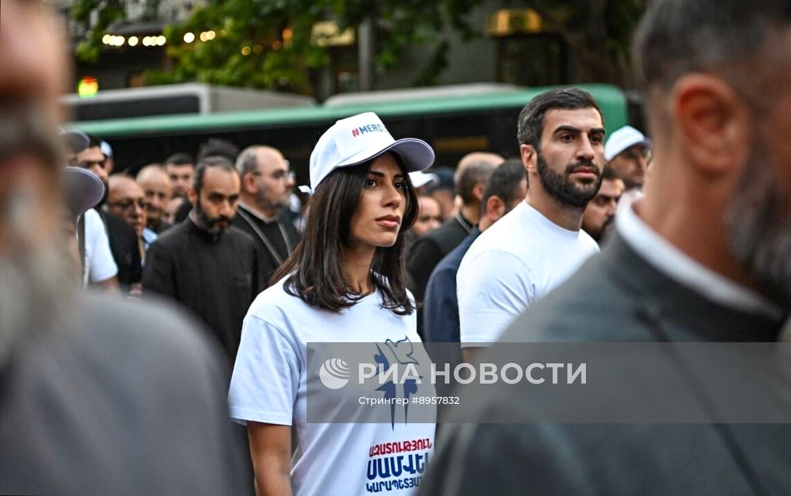 Акция в Ереване в поддержку арестованного предпринимателя С. Карапетяна