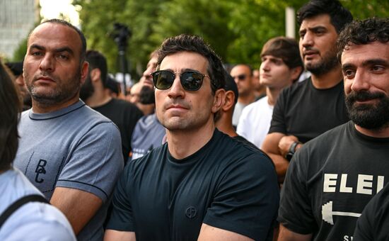 Акция в Ереване в поддержку арестованного предпринимателя С. Карапетяна