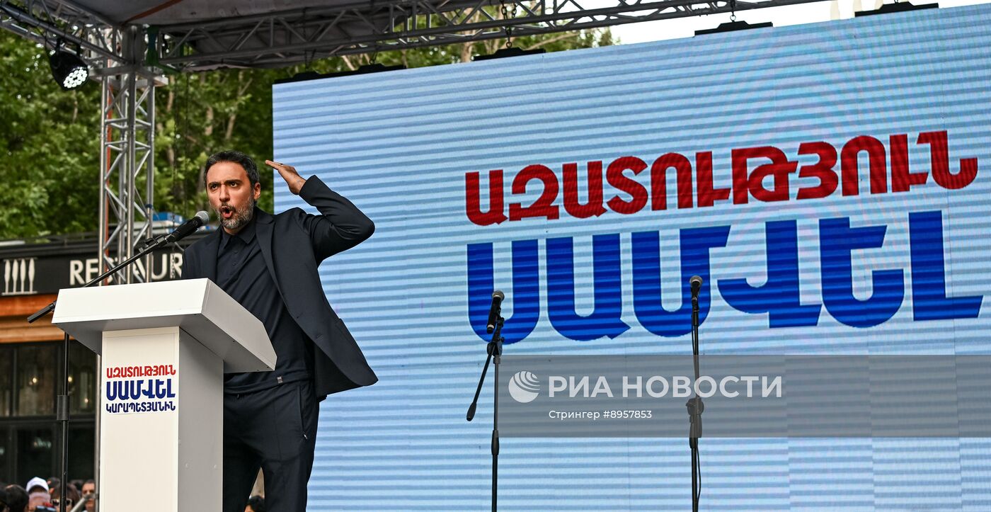 Акция в Ереване в поддержку арестованного предпринимателя С. Карапетяна