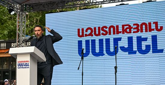 Акция в Ереване в поддержку арестованного предпринимателя С. Карапетяна