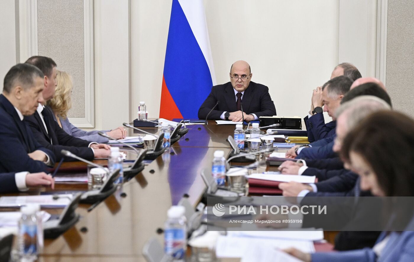 Премьер-министр РФ Михаил Мишустин провел оперативное совещание с вице-премьерами
