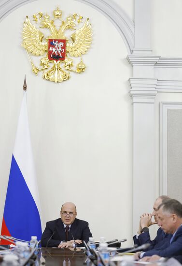 Премьер-министр РФ Михаил Мишустин провел оперативное совещание с вице-премьерами