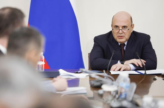 Премьер-министр РФ Михаил Мишустин провел оперативное совещание с вице-премьерами