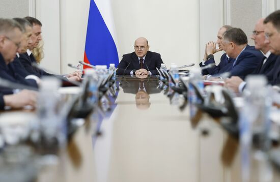 Премьер-министр РФ Михаил Мишустин провел оперативное совещание с вице-премьерами