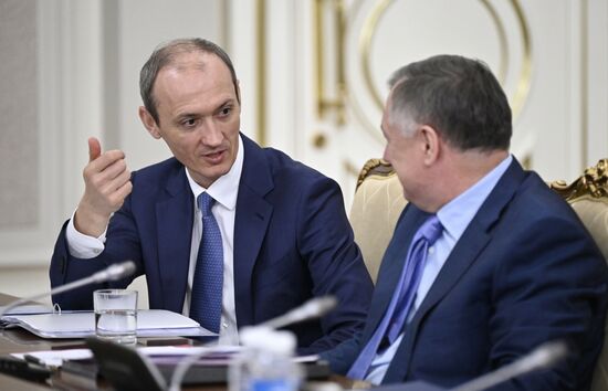 Премьер-министр РФ Михаил Мишустин провел оперативное совещание с вице-премьерами