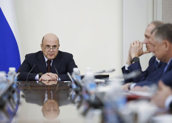 Премьер-министр РФ Михаил Мишустин провел оперативное совещание с вице-премьерами