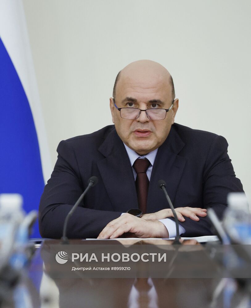 Премьер-министр РФ Михаил Мишустин провел оперативное совещание с вице-премьерами