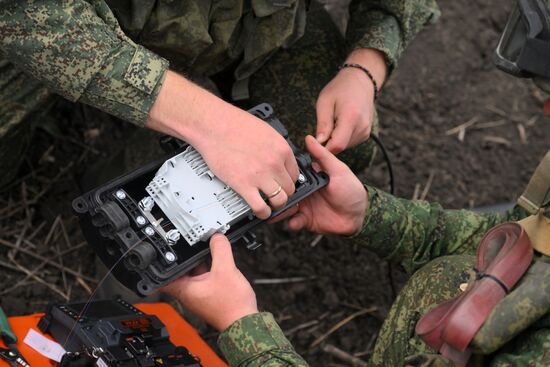 Связисты группировки войск "Центр" в ДНР