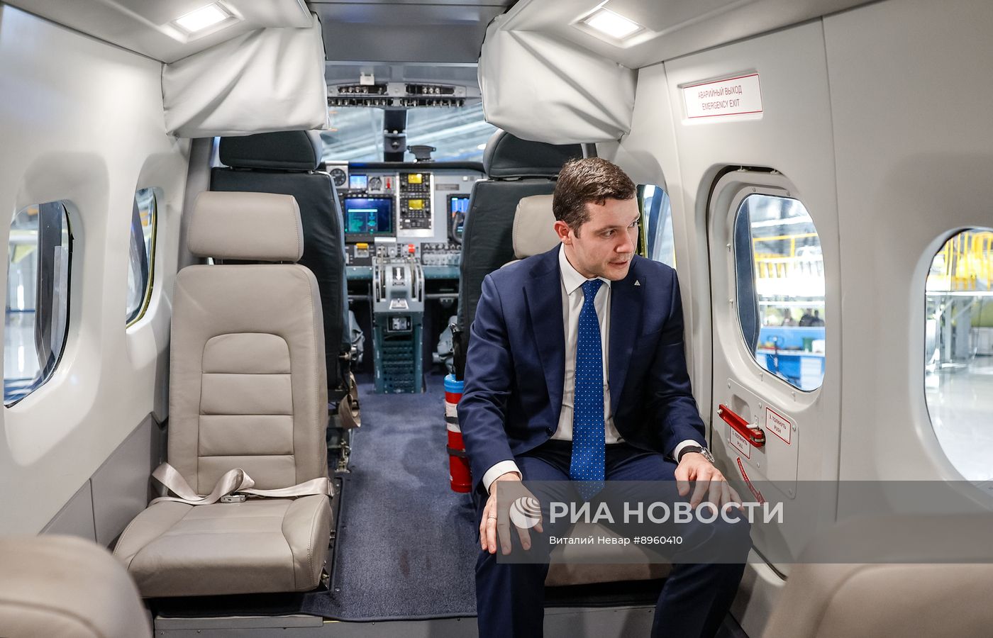 Министр промышленности и торговли РФ А. Алиханов посетил Уральский завод гражданской авиации