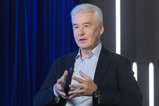 Интервью мэра Москвы С. Собянина гендиректору медиагруппы "Россия сегодня" Д. Киселеву