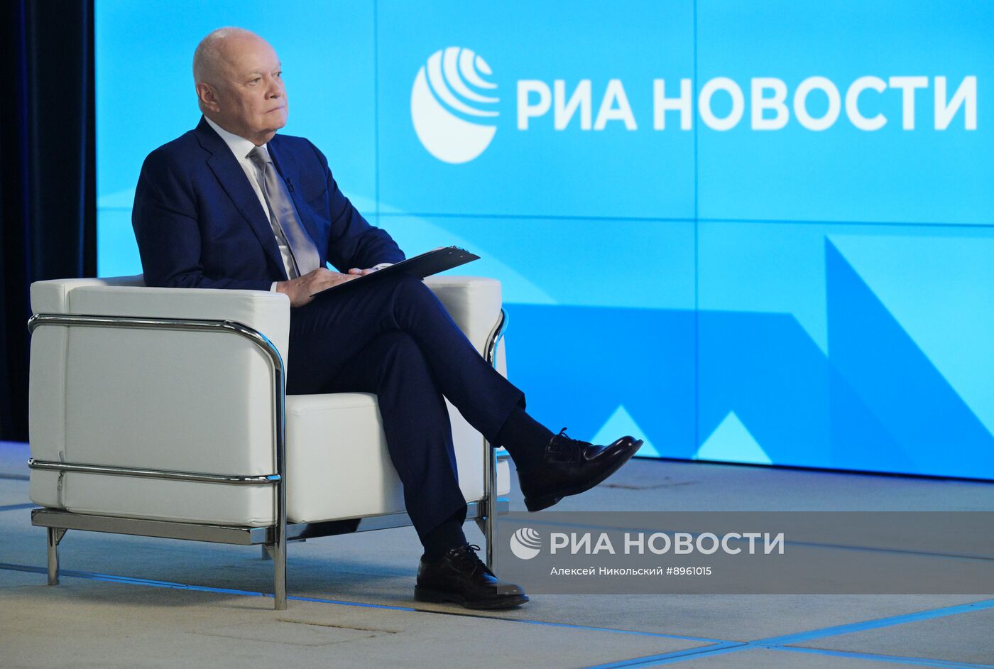 Интервью мэра Москвы С. Собянина гендиректору медиагруппы "Россия сегодня" Д. Киселеву