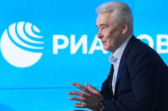 Интервью мэра Москвы С. Собянина гендиректору медиагруппы "Россия сегодня" Д. Киселеву