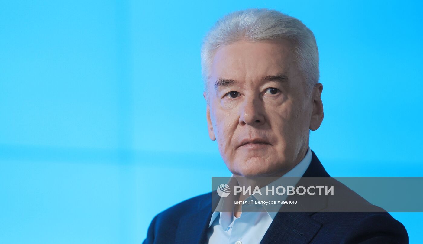 Интервью мэра Москвы С. Собянина гендиректору медиагруппы "Россия сегодня" Д. Киселеву