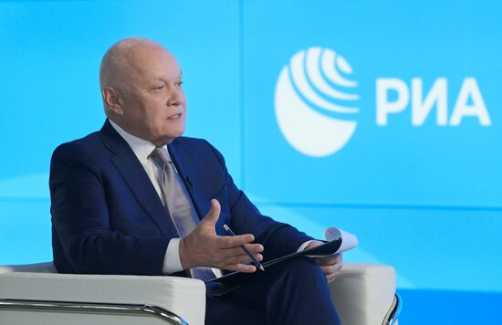 Интервью мэра Москвы С. Собянина гендиректору медиагруппы "Россия сегодня" Д. Киселеву