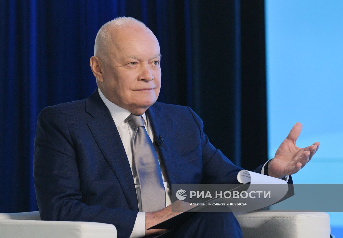 Интервью мэра Москвы С. Собянина гендиректору медиагруппы "Россия сегодня" Д. Киселеву