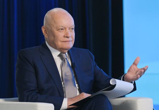 Интервью мэра Москвы С. Собянина гендиректору медиагруппы "Россия сегодня" Д. Киселеву