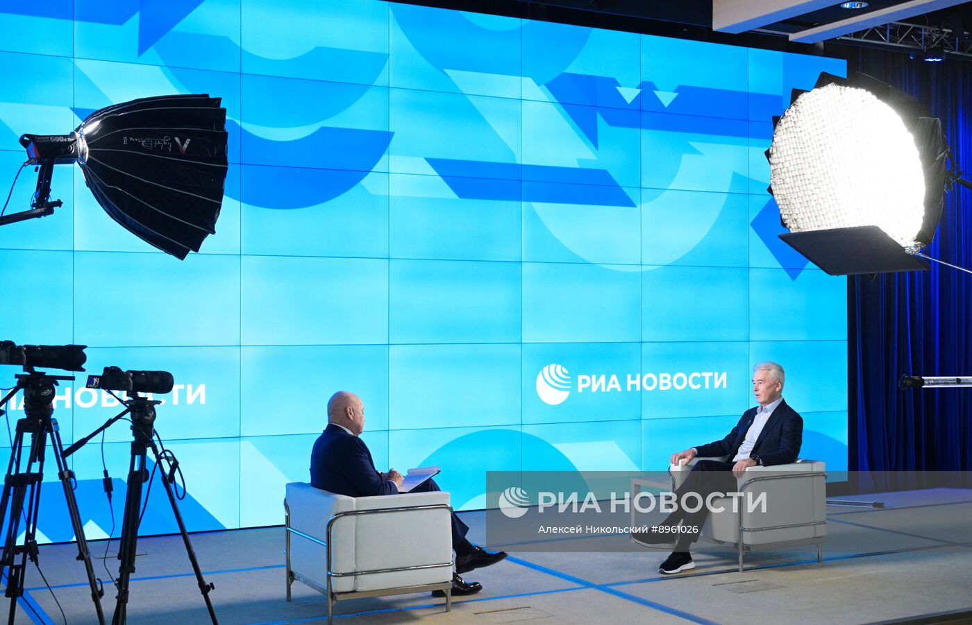 Интервью мэра Москвы С. Собянина гендиректору медиагруппы "Россия сегодня" Д. Киселеву