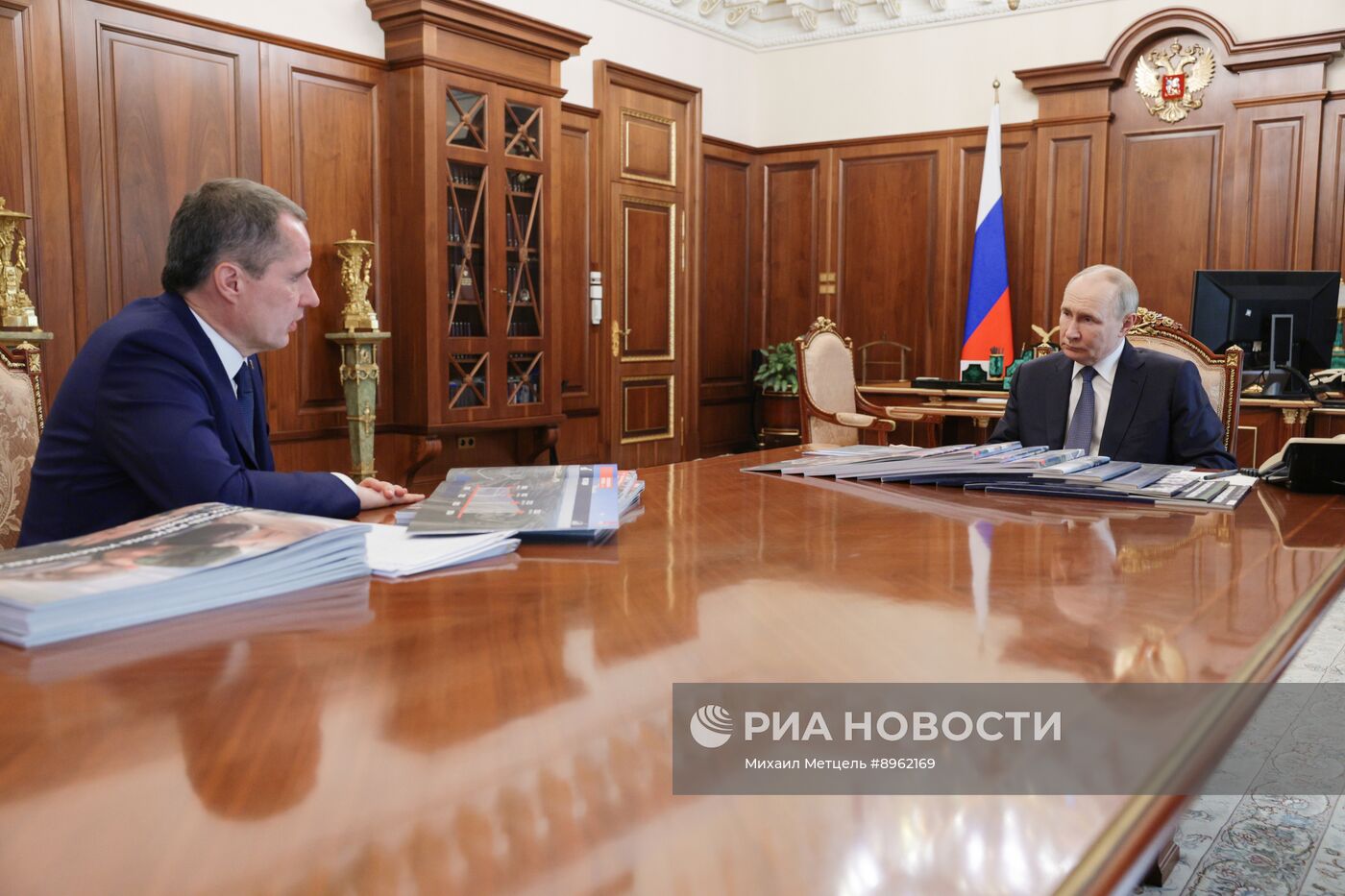 Президент Владимир Путин встретился с губернатором Белгородской области Вячеславом Гладковым