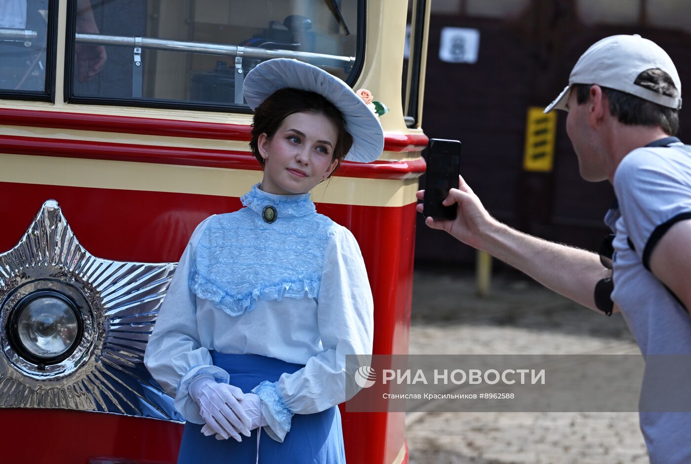 Парад исторического транспорта ко Дню Московского транспорта