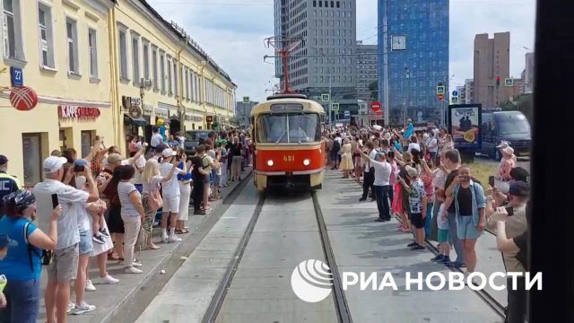 Парад исторического транспорта в Москве