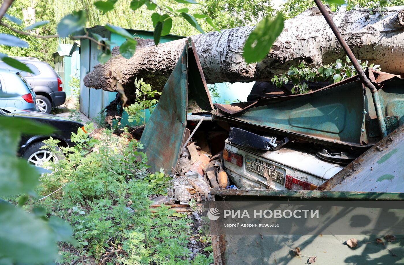 Последствия урагана в Донецке