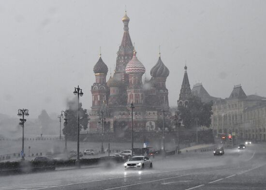 Дождь в Москве