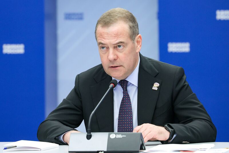 Председатель партии "Единая Россия", зампред Совбеза РФ Д. Медведев провел заседание бюро высшего совета партии