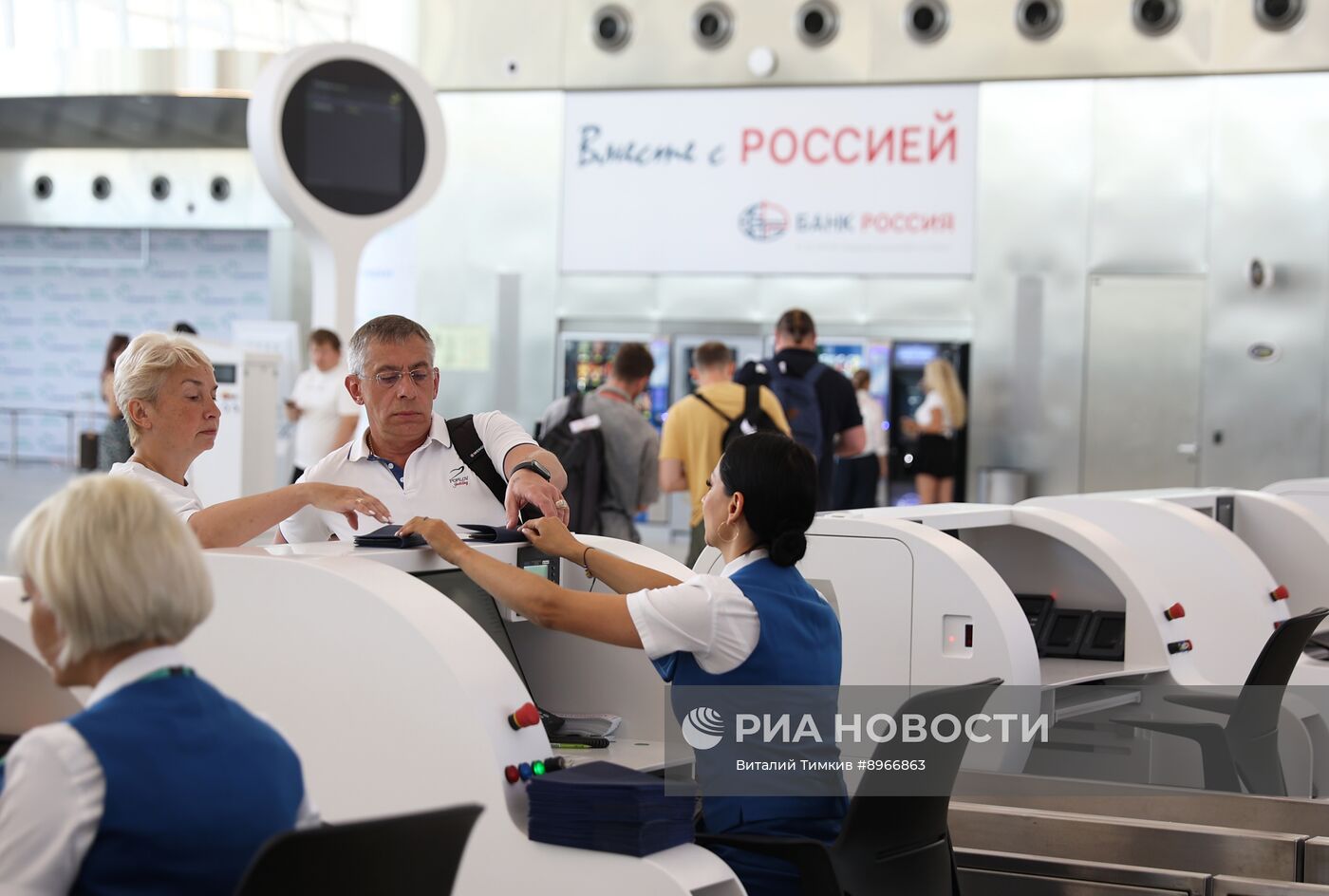 Прибытие первого рейса в аэропорт Геленджика после возобновления работы 