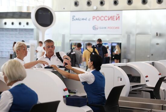 Прибытие первого рейса в аэропорт Геленджика после возобновления работы 