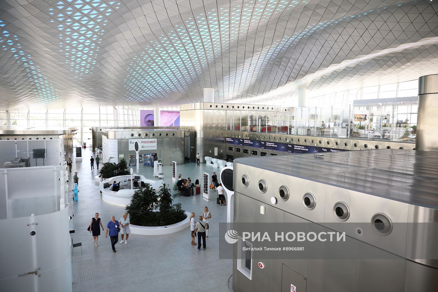 Прибытие первого рейса в аэропорт Геленджика после возобновления работы 