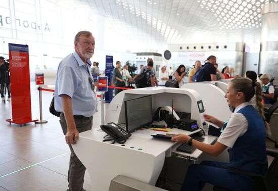 Прибытие первого рейса в аэропорт Геленджика после возобновления работы 