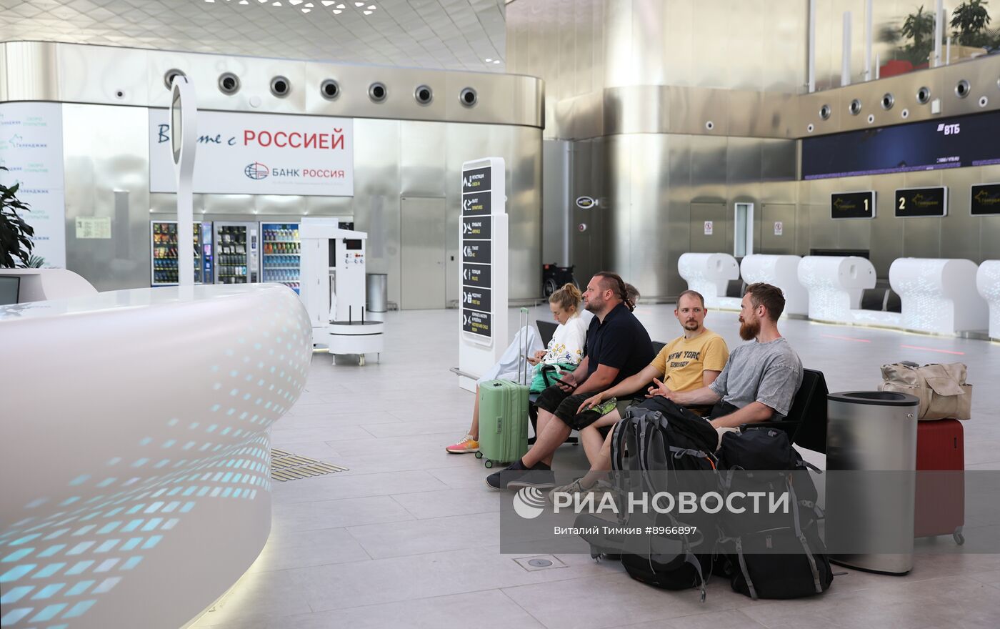 Прибытие первого рейса в аэропорт Геленджика после возобновления работы 