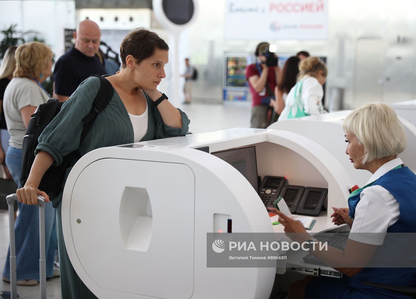 Прибытие первого рейса в аэропорт Геленджика после возобновления работы 